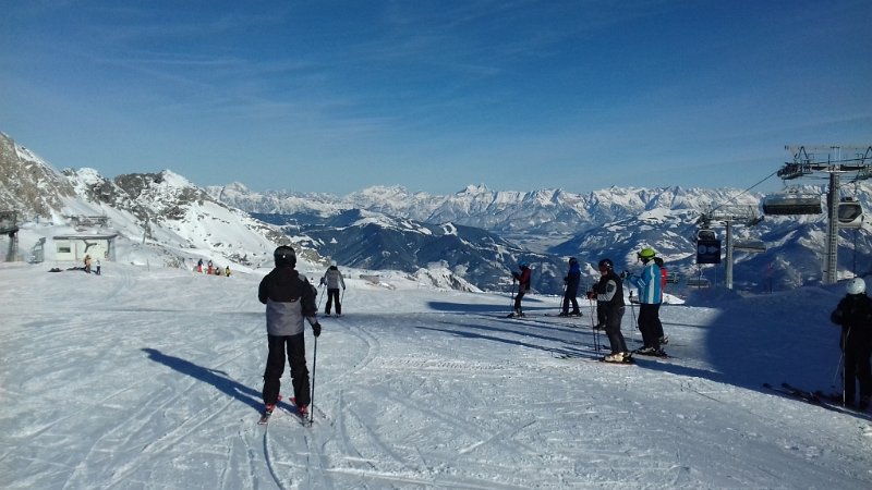 28.jpg - 40. Jobbra a felvonó középső állomása. Csodás panoráma.