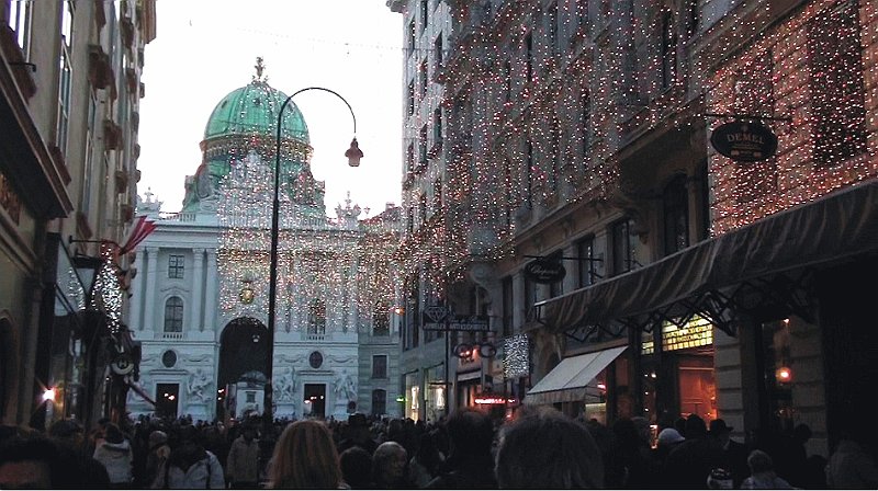 wien10.jpg - A Kohlmarkt már karácsonyi díszben.