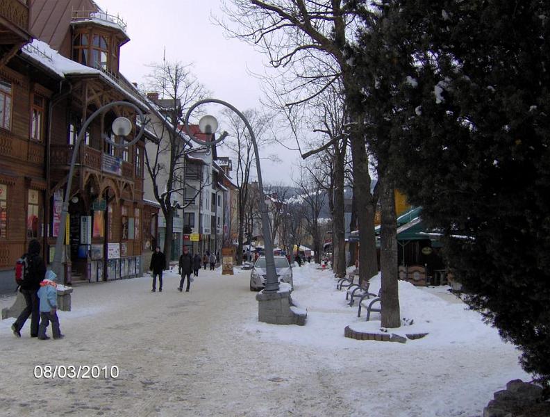 015.JPG - Krupówki, Zakopáne sétáló utcája.
