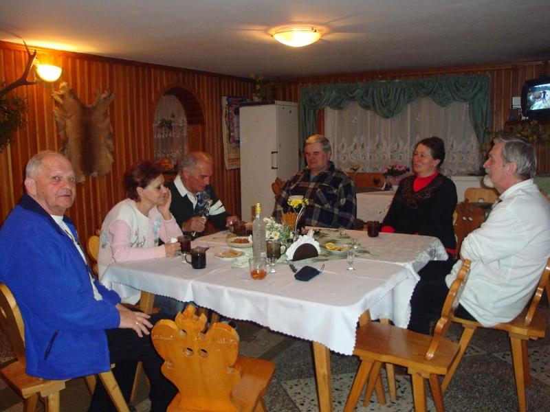 046.JPG - Megbeszéljük a világ dolgait.....